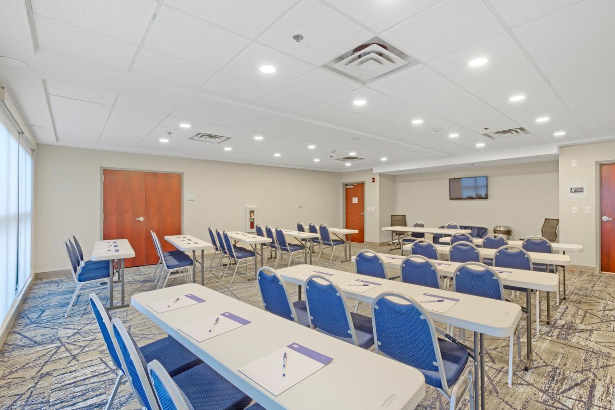 Holiday Inn Express - Gulfport Beach By Ihg Exterior photo