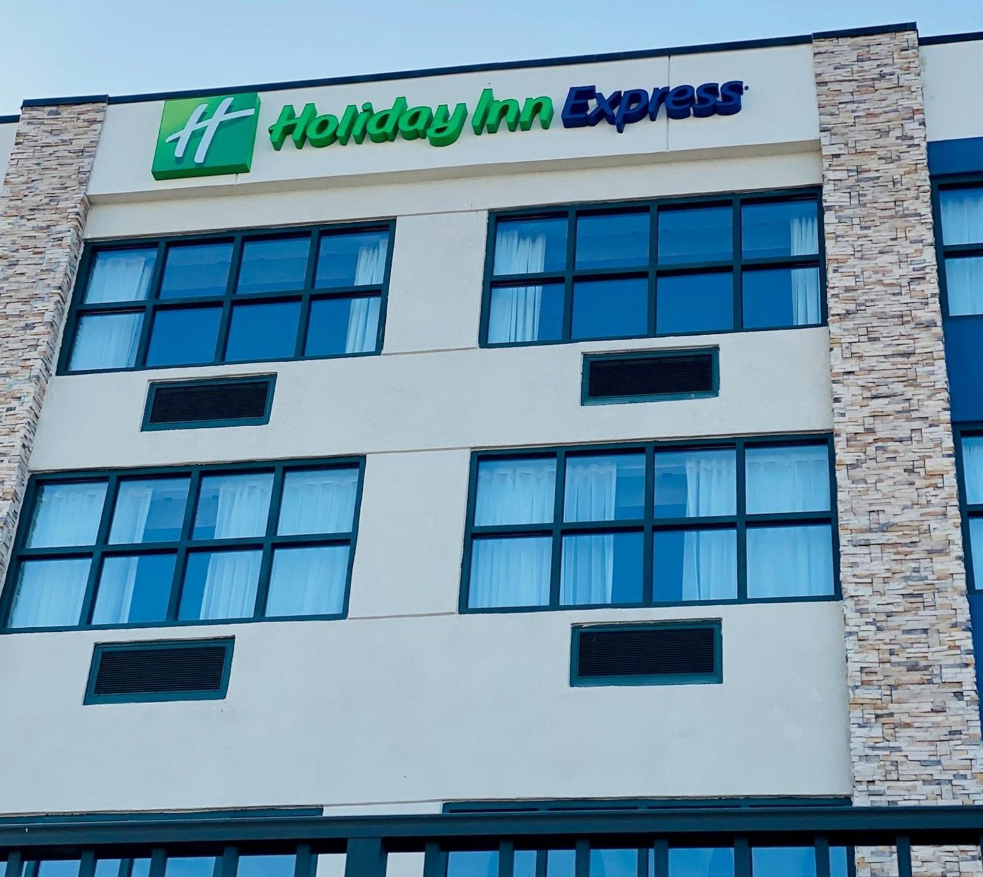 Holiday Inn Express - Gulfport Beach By Ihg Exterior photo