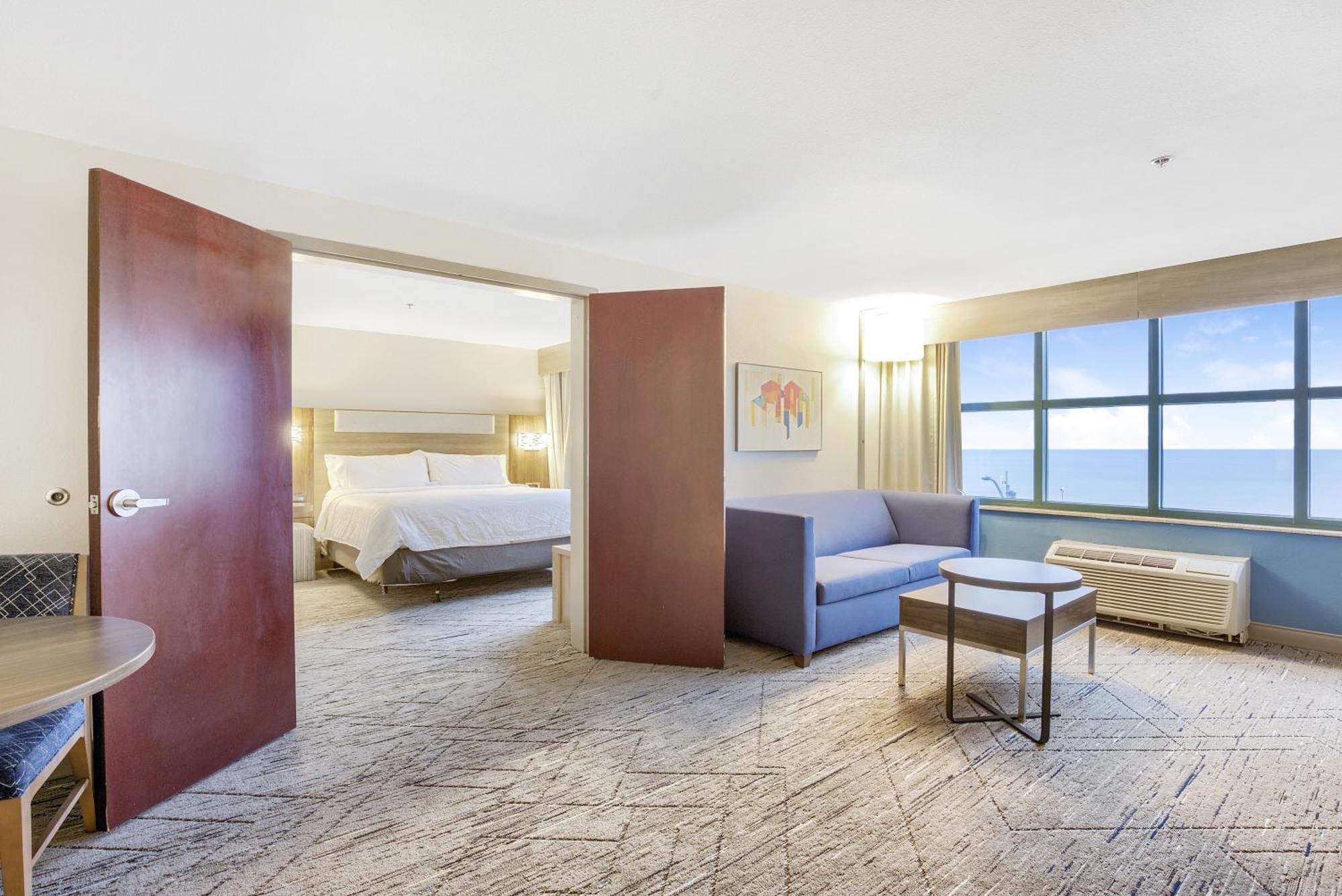 Holiday Inn Express - Gulfport Beach By Ihg Exterior photo