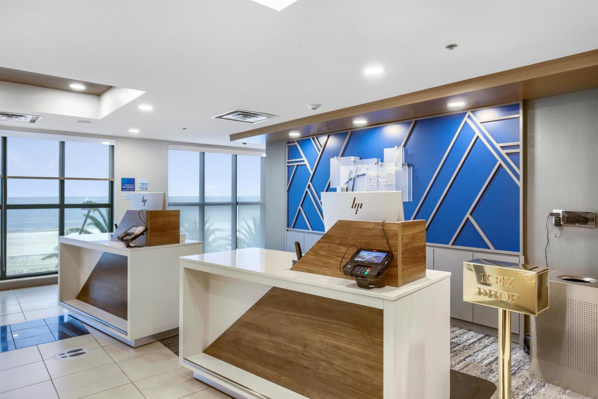 Holiday Inn Express - Gulfport Beach By Ihg Exterior photo
