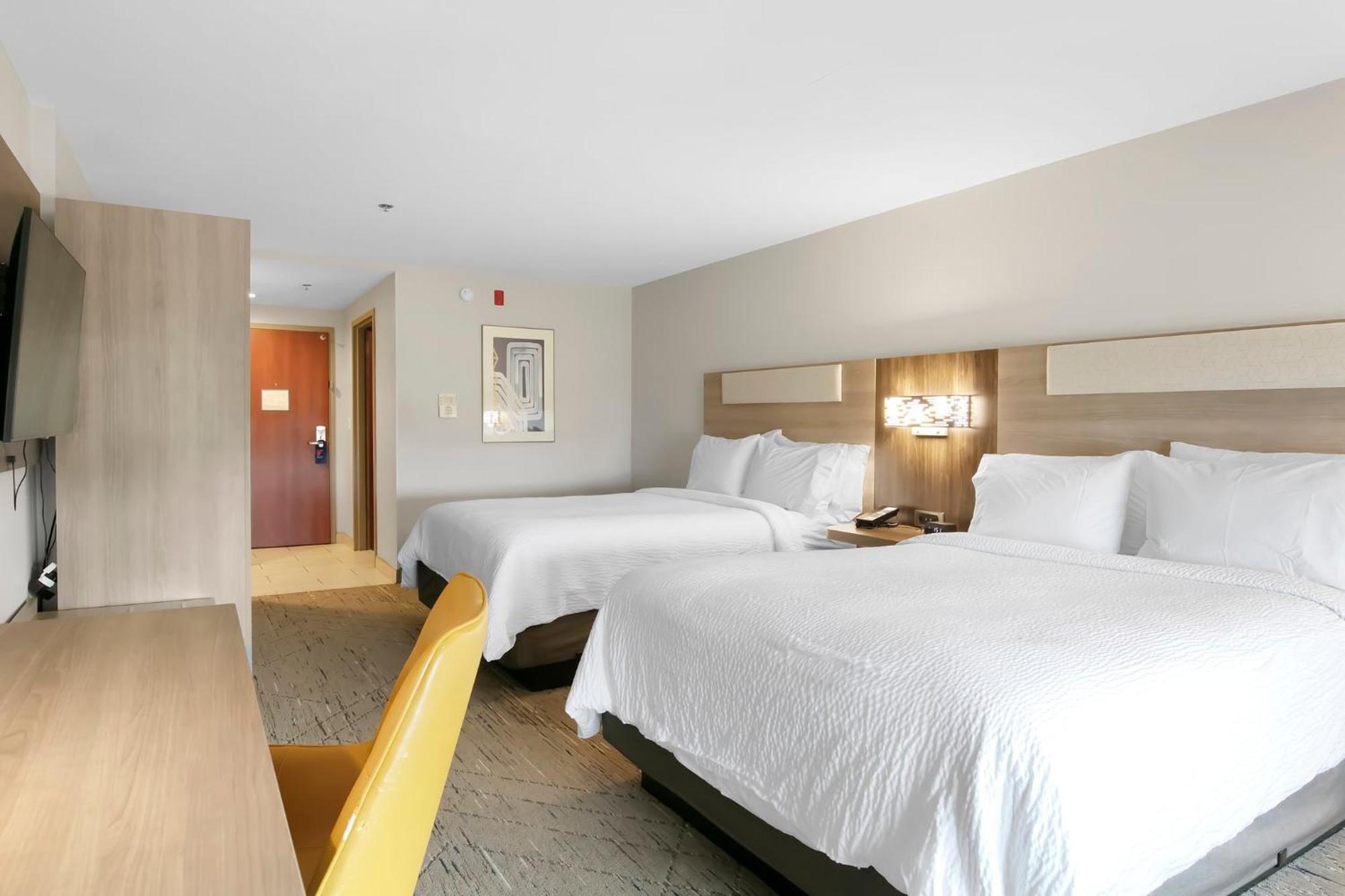 Holiday Inn Express - Gulfport Beach By Ihg Exterior photo