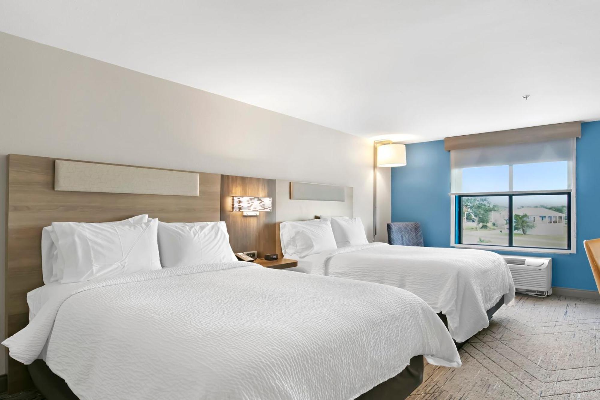 Holiday Inn Express - Gulfport Beach By Ihg Exterior photo